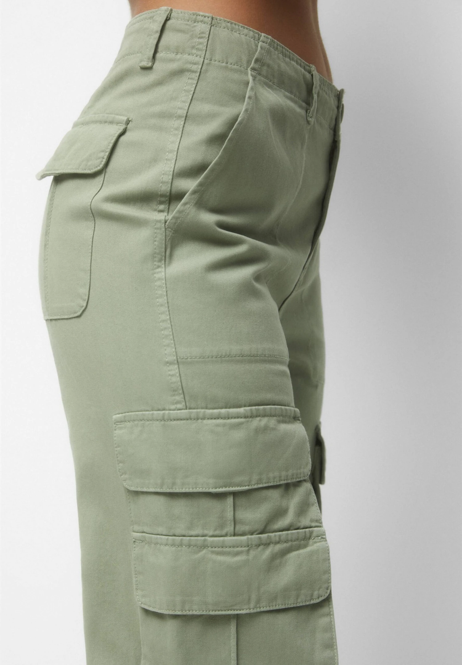 PULL & BEAR Basic With Multiple Pockets - Pantalon Cargo - Green 6 PULL & BEAR Basic With Multiple Pockets - Pantalon Cargo - Green – Image 4