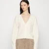 Rag & Bone Cropped Cardigan - Gilet - Ivory 2 Rag & Bone Cropped Cardigan - Gilet - Ivory -Next Soldes a3be3c44c5c64eec9d37b7845966e7f8