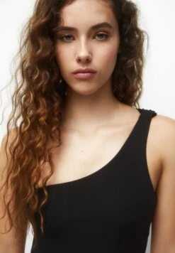 PULL & BEAR Asymmetric - Maillot De Bain - Black 9 PULL & BEAR Asymmetric - Maillot De Bain - Black -Next Soldes a3ccf5fb3bb146f6ba6461c5c41f0f21