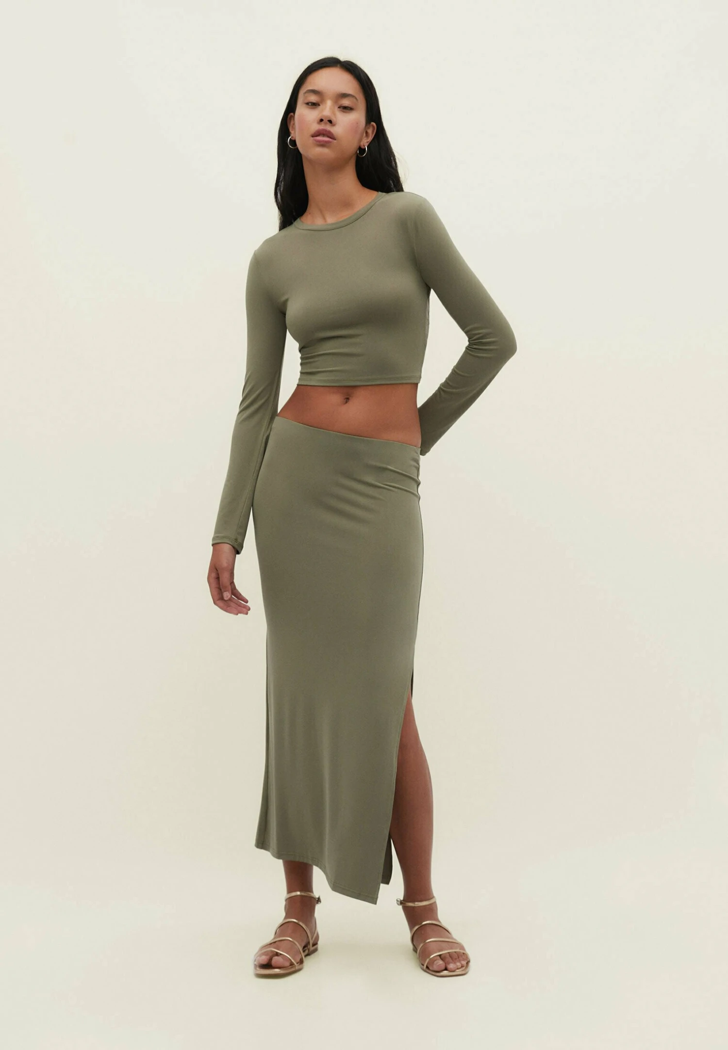 Stradivarius With A Low-Cut Back - T-Shirt À Manches Longues - Khaki 4 Stradivarius With A Low-Cut Back - T-Shirt À Manches Longues - Khaki – Image 2