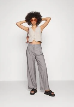 Monki Veste Sans Manches - Beige Dusty Light 8 Monki Veste Sans Manches - Beige Dusty Light -Next Soldes a55d320ecbcb43aab9478d2cf52489c4