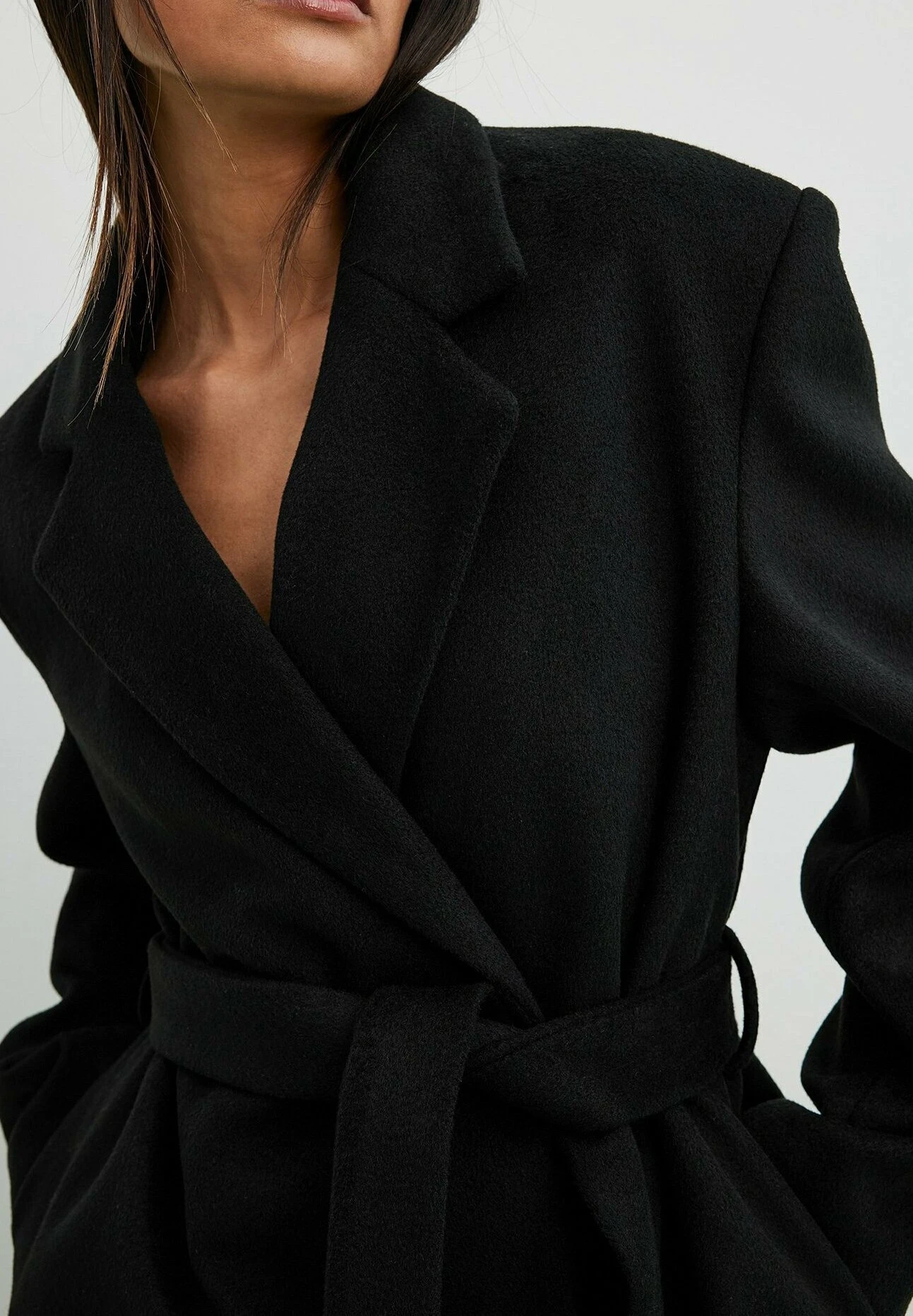 NA-KD Mit Gürtel - Manteau Court - Black 4 NA-KD Mit Gürtel - Manteau Court - Black – Image 2