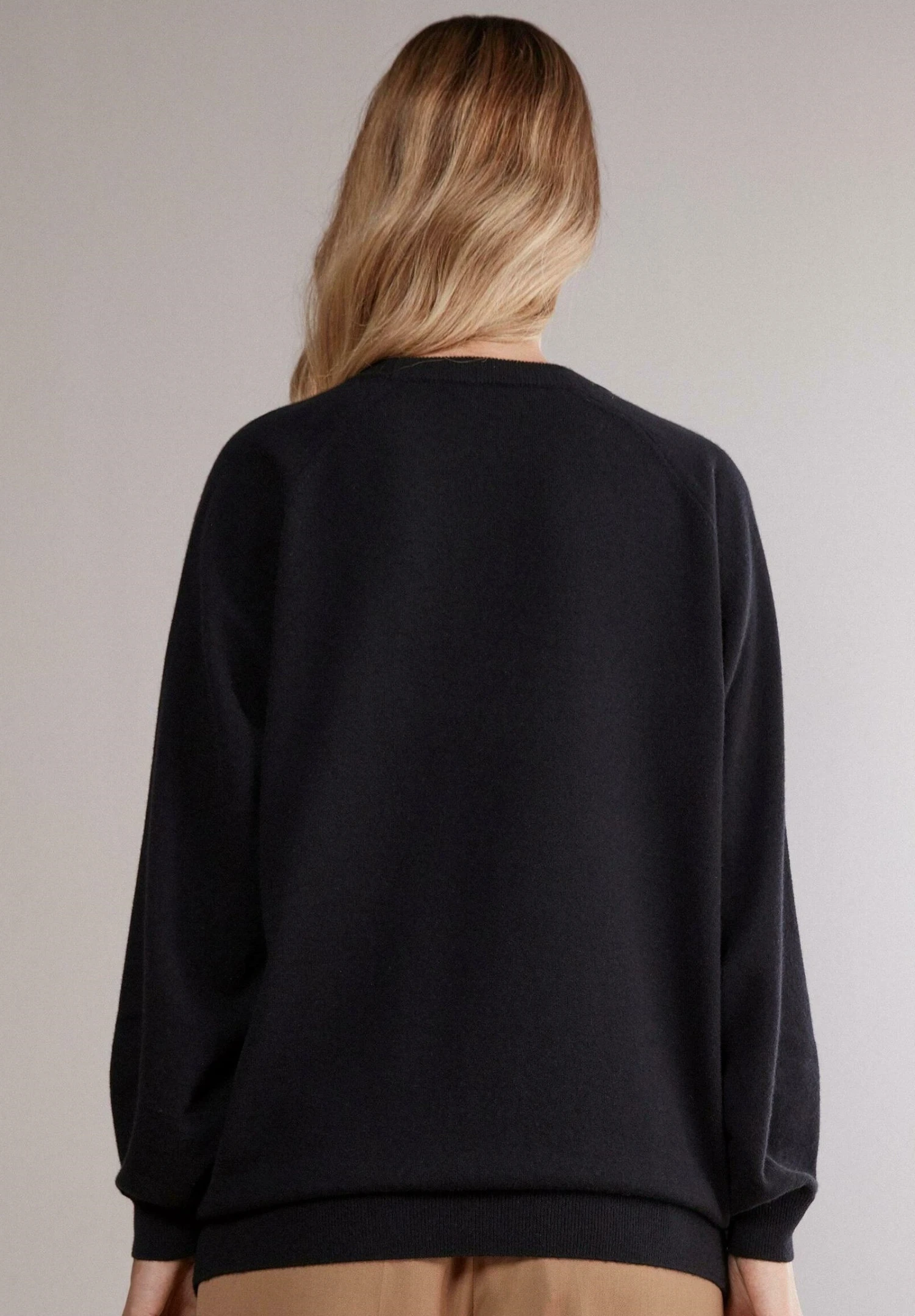 Ultrasoft Round Neck - Pullover - Black 4 Ultrasoft Round Neck - Pullover - Black – Image 2