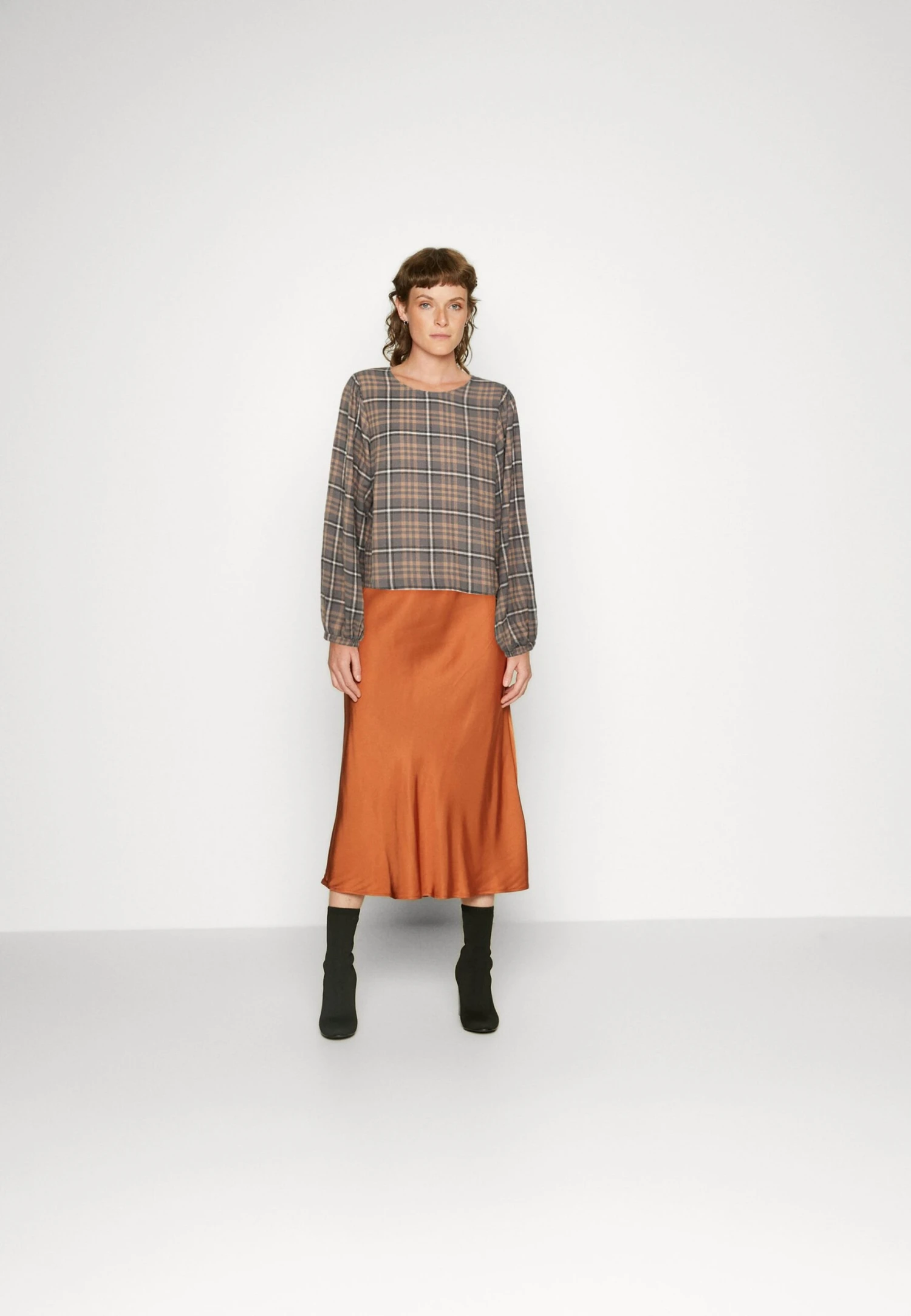 Esmé Studios Ellie Balloon Sleeve Blouse - T-Shirt À Manches Longues - Charcoal 4 Esmé Studios Ellie Balloon Sleeve Blouse - T-Shirt À Manches Longues - Charcoal – Image 2