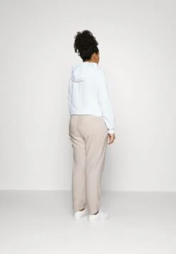 Vero Moda Curve Vmjesmilo Ankle Pants - Pantalon Classique - Silver Lining 9 Vero Moda Curve Vmjesmilo Ankle Pants - Pantalon Classique - Silver Lining -Next Soldes ab078464ec6740e287228a9ff5ed8700