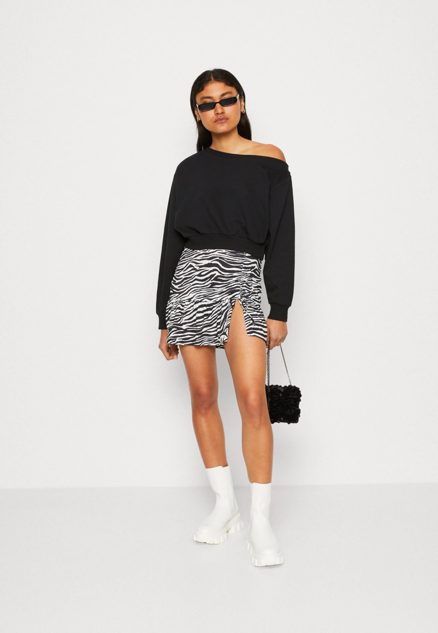 Even&Odd Sweatshirt - Black 4 Even&Odd Sweatshirt - Black – Image 2