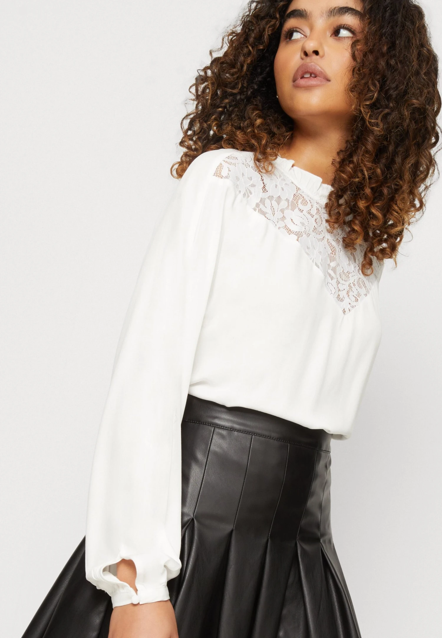 Vila Visuvita - Blouse - Cloud Dancer 6 Vila Visuvita - Blouse - Cloud Dancer – Image 4