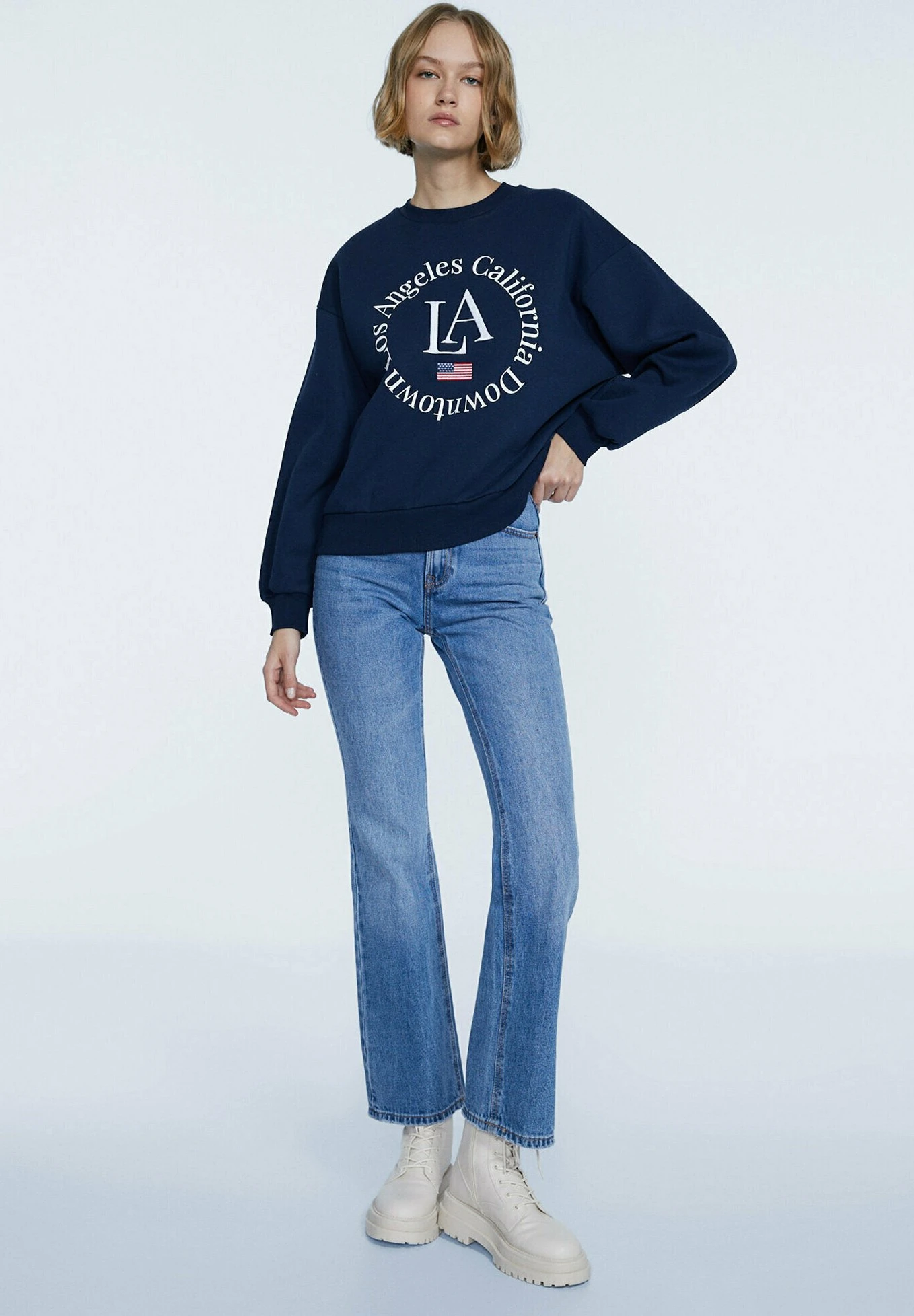 Stradivarius Oversize-Mit Stickerei 02501608 - Sweatshirt - Dark Blue 4 Stradivarius Oversize-Mit Stickerei 02501608 - Sweatshirt - Dark Blue – Image 2