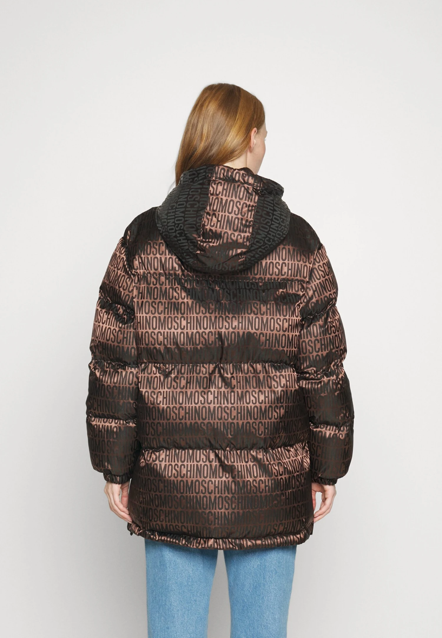 MOSCHINO Logo Puffer Jacket - Veste D'Hiver - Brown 5 MOSCHINO Logo Puffer Jacket - Veste D'Hiver - Brown – Image 3