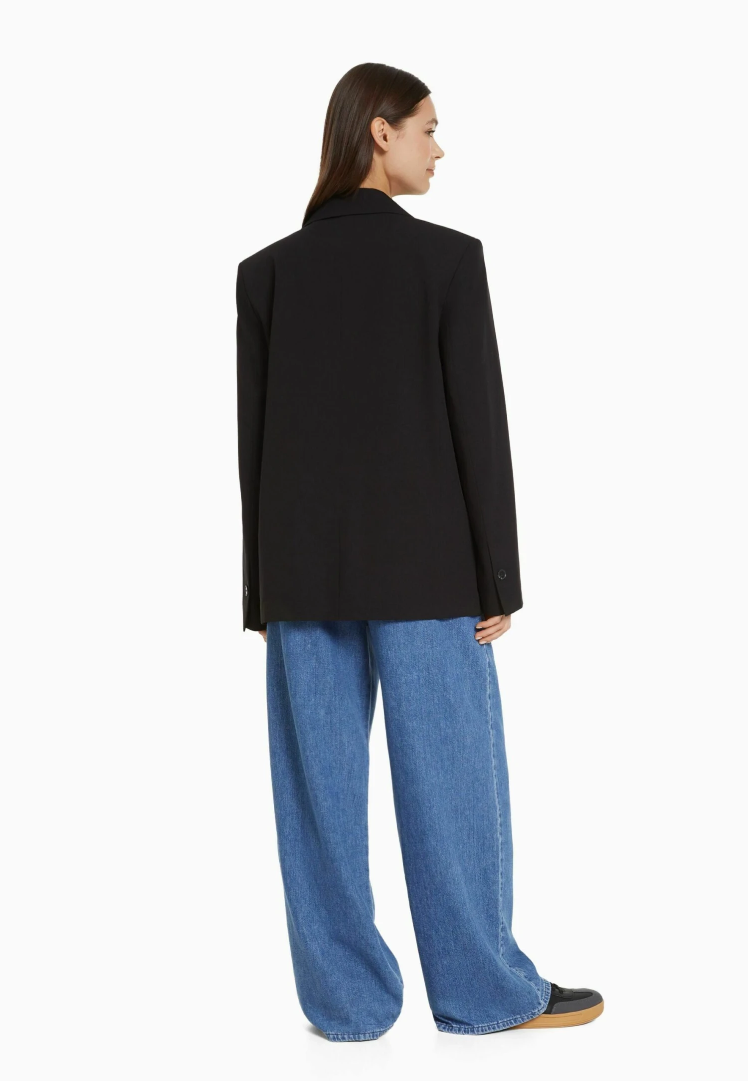 BERSHKA RegularFit Tailored - Feminine-Cut Double-Breasted - Manteau Court - Black 5 BERSHKA RegularFit Tailored - Feminine-Cut Double-Breasted - Manteau Court - Black – Image 3