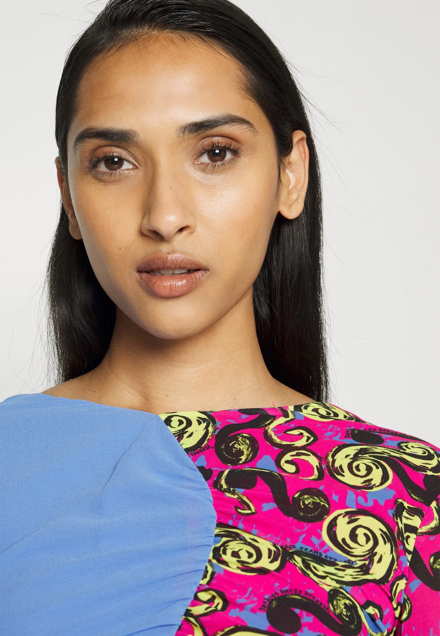 Versace Jeans Couture Georgette Pop - T-Shirt À Manches Longues - Hot Pink 6 Versace Jeans Couture Georgette Pop - T-Shirt À Manches Longues - Hot Pink – Image 4