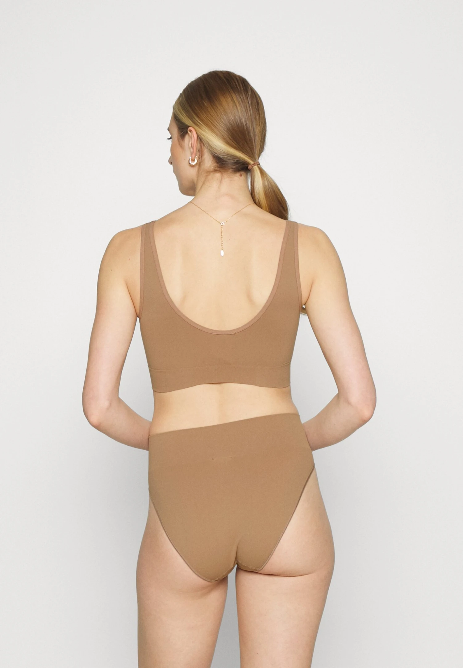 Adidas Sportswear Scoop Lounge - Brassière - Beaver Fur 5 Adidas Sportswear Scoop Lounge - Brassière - Beaver Fur – Image 3