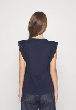 Vero Moda Petite Vmhollyn - T-Shirt Imprimé - Navy Blazer 10 Vero Moda Petite Vmhollyn - T-Shirt Imprimé - Navy Blazer -Next Soldes b88d485d41c844058d1b6e9c6b6df20c