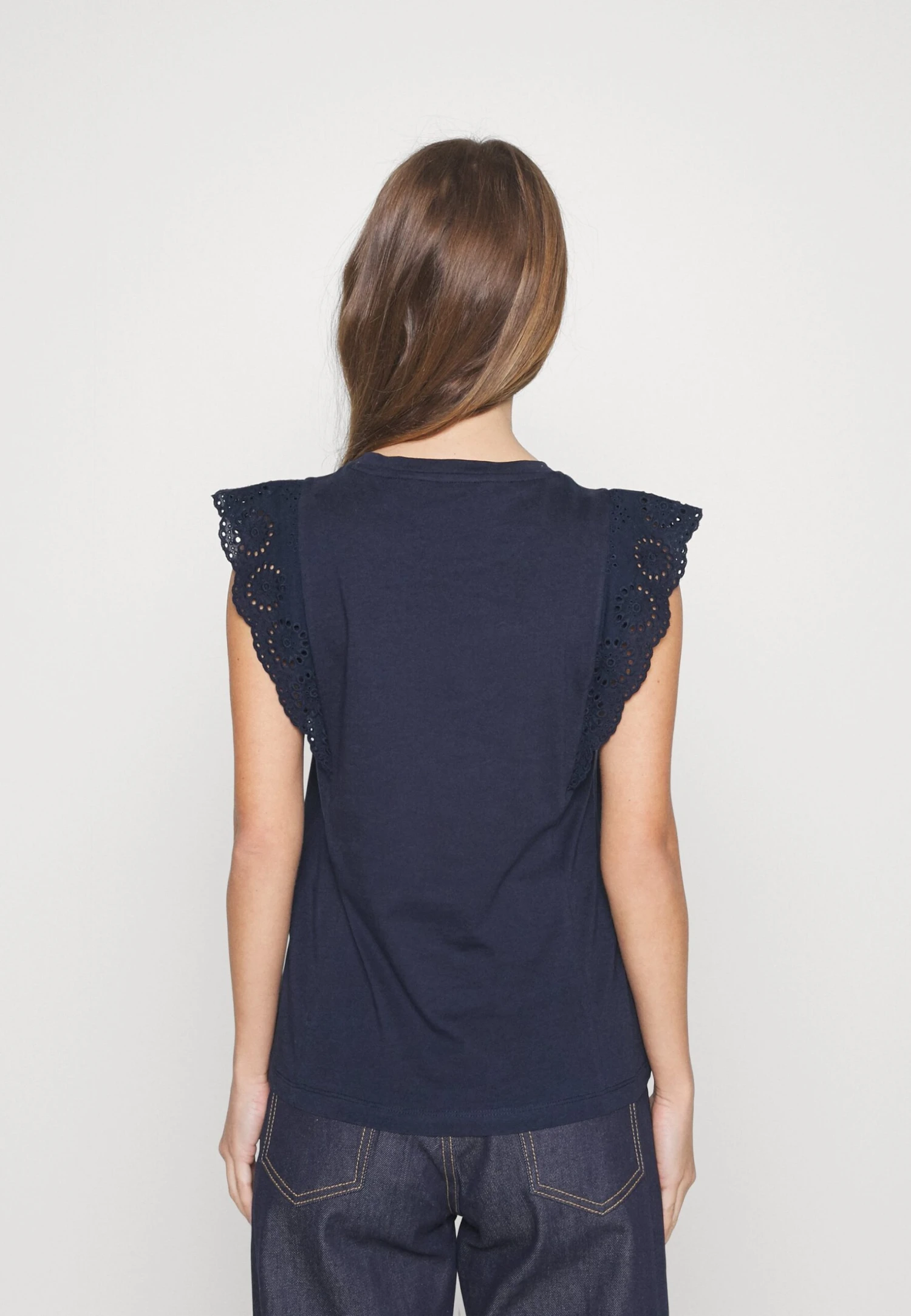 Vero Moda Petite Vmhollyn - T-Shirt Imprimé - Navy Blazer 5 Vero Moda Petite Vmhollyn - T-Shirt Imprimé - Navy Blazer – Image 3