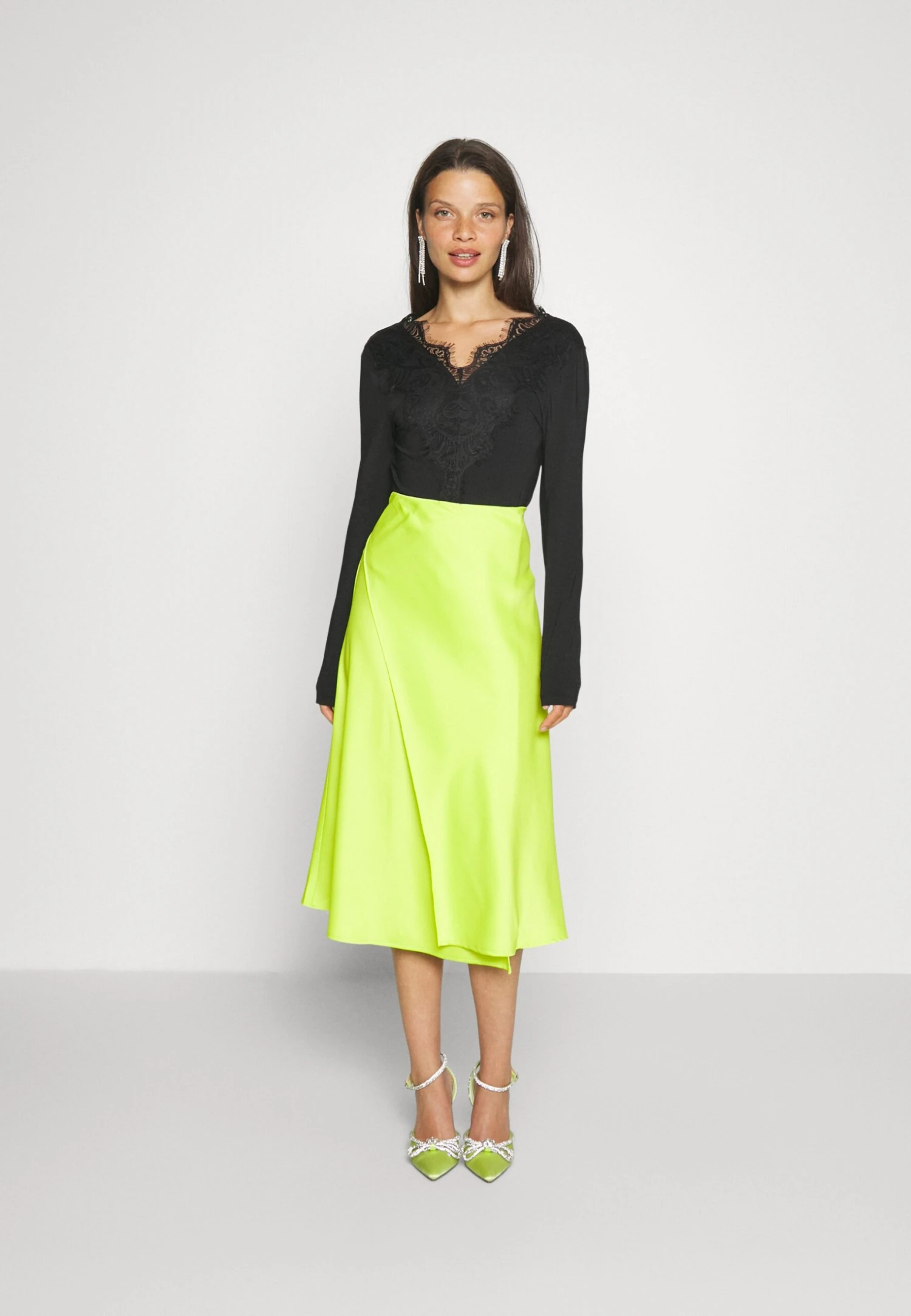 Pieces Petite Pcilu - T-Shirt À Manches Longues - Black 4 Pieces Petite Pcilu - T-Shirt À Manches Longues - Black – Image 2