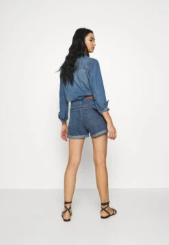 Vero Moda Vmnineteen Loose Shorts - Short En Jean - Medium Blue Denim 10 Vero Moda Vmnineteen Loose Shorts - Short En Jean - Medium Blue Denim -Next Soldes b8c1b9bc00564d80b9234cfb63e3a31c