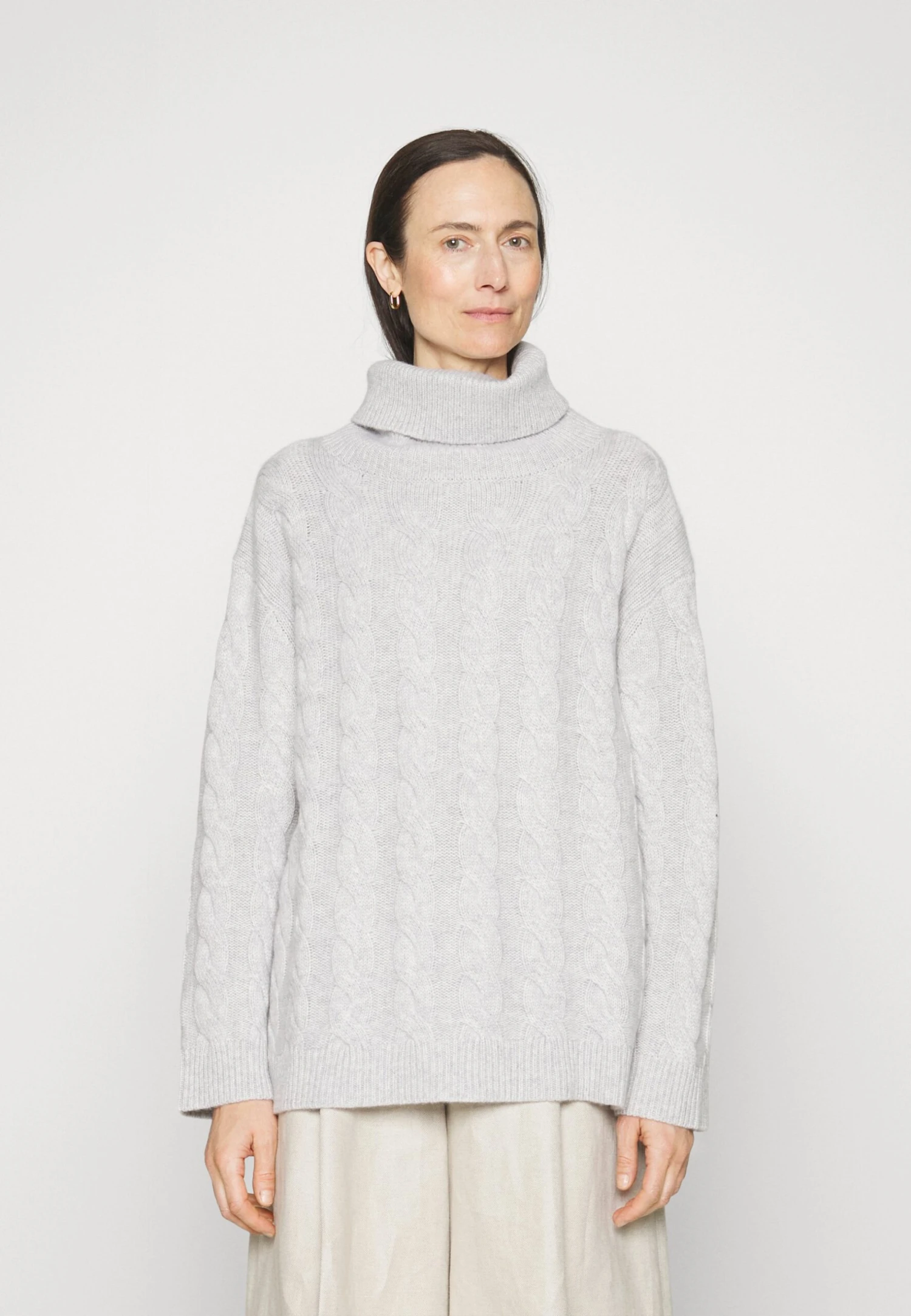 Classic Cable - Pullover - Grey 3 Classic Cable - Pullover - Grey