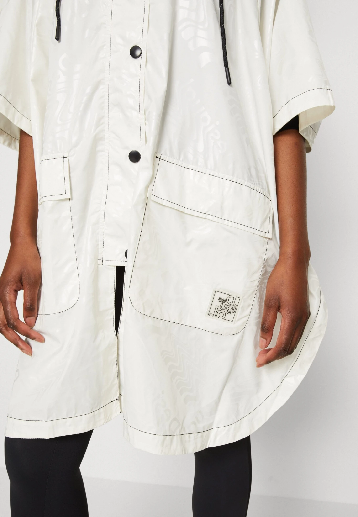 Desigual Poncho Psicolover Colima - Parka - Blanco Nieve 9 Desigual Poncho Psicolover Colima - Parka - Blanco Nieve – Image 7