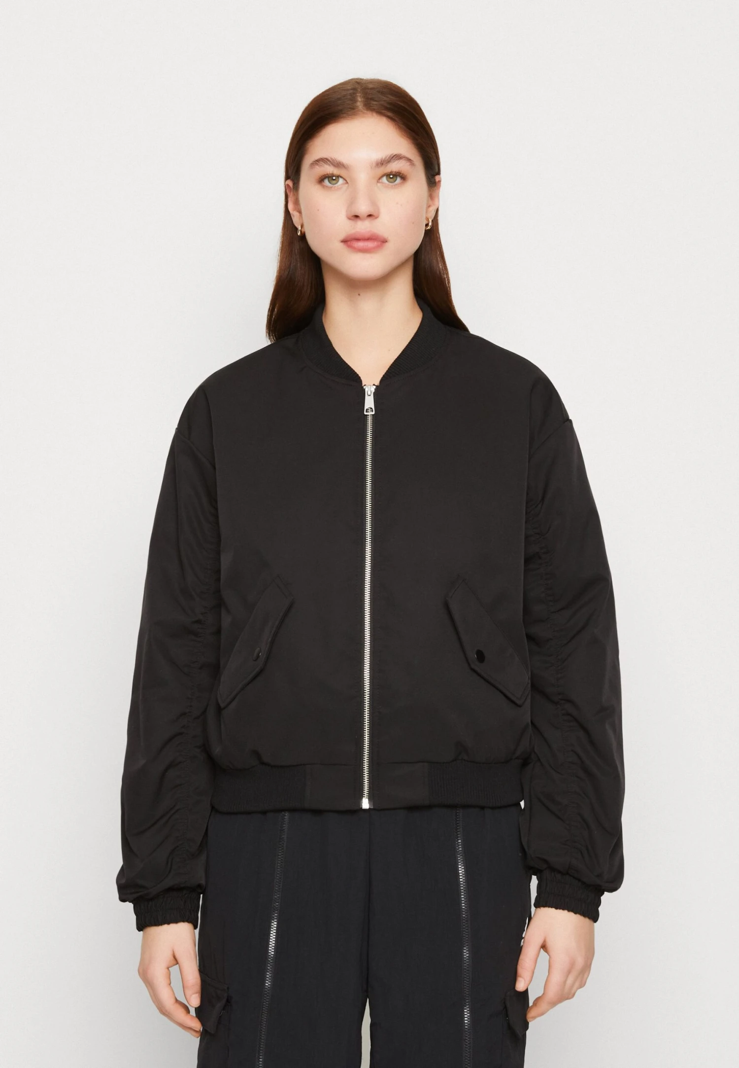 Vero Moda Alexa Short Boos - Blouson Bomber - Black 3 Vero Moda Alexa Short Boos - Blouson Bomber - Black