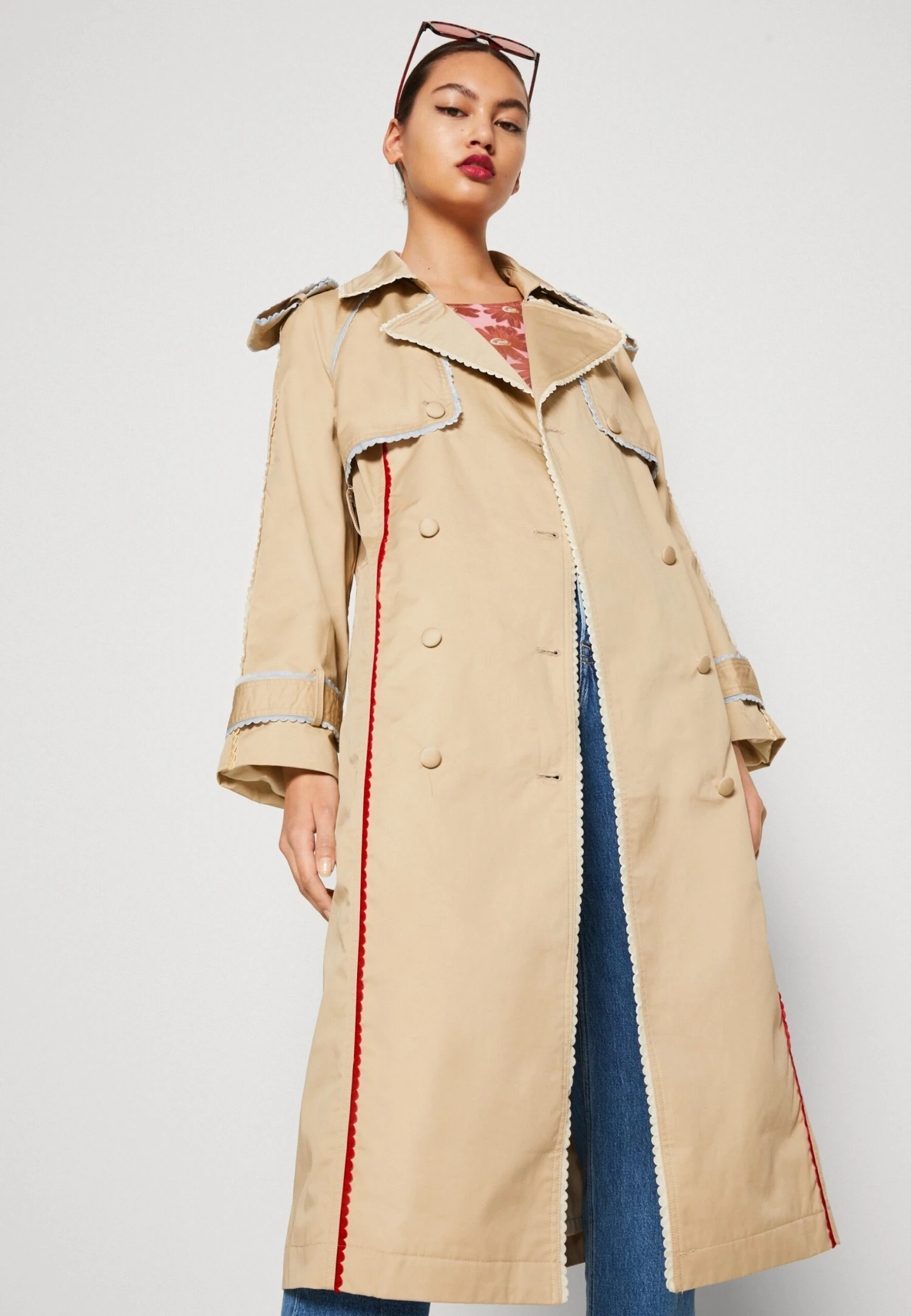 SISTER JANE Orchard Scallop Trim - Trench - Beige 6 SISTER JANE Orchard Scallop Trim - Trench - Beige – Image 4