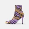 Versace Jeans Couture Bottines - Print Iris/Gold 1 Versace Jeans Couture Bottines - Print Iris/Gold -Next Soldes bf1b5f8b1ada415bb696de047a95b808