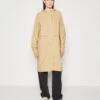 Rains String - Parka - Sand -Next Soldes c2706565c9dd4b5dbae2d5cf3cfde636