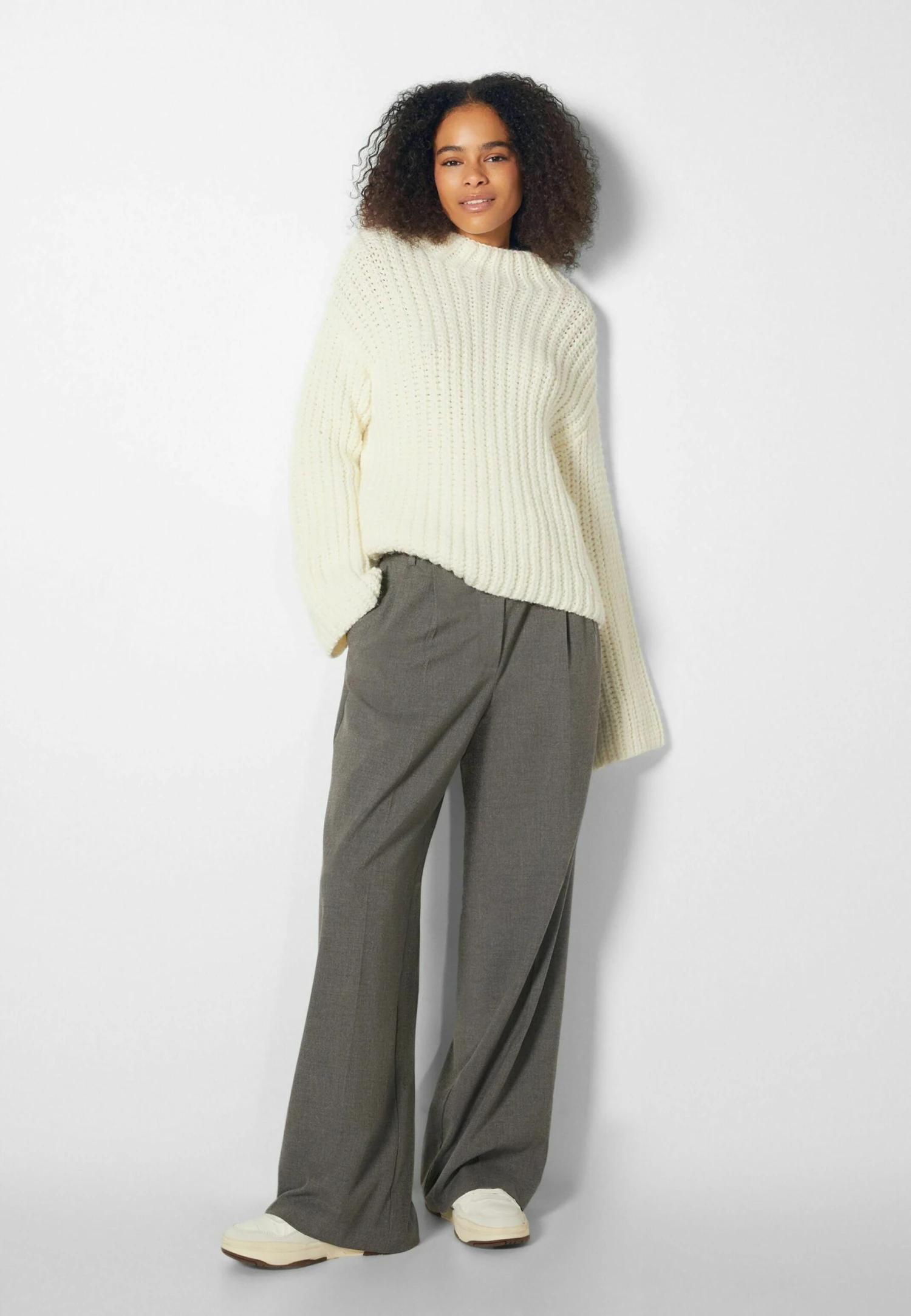 BERSHKA High Neck - Pullover - Off White 4 BERSHKA High Neck - Pullover - Off White – Image 2