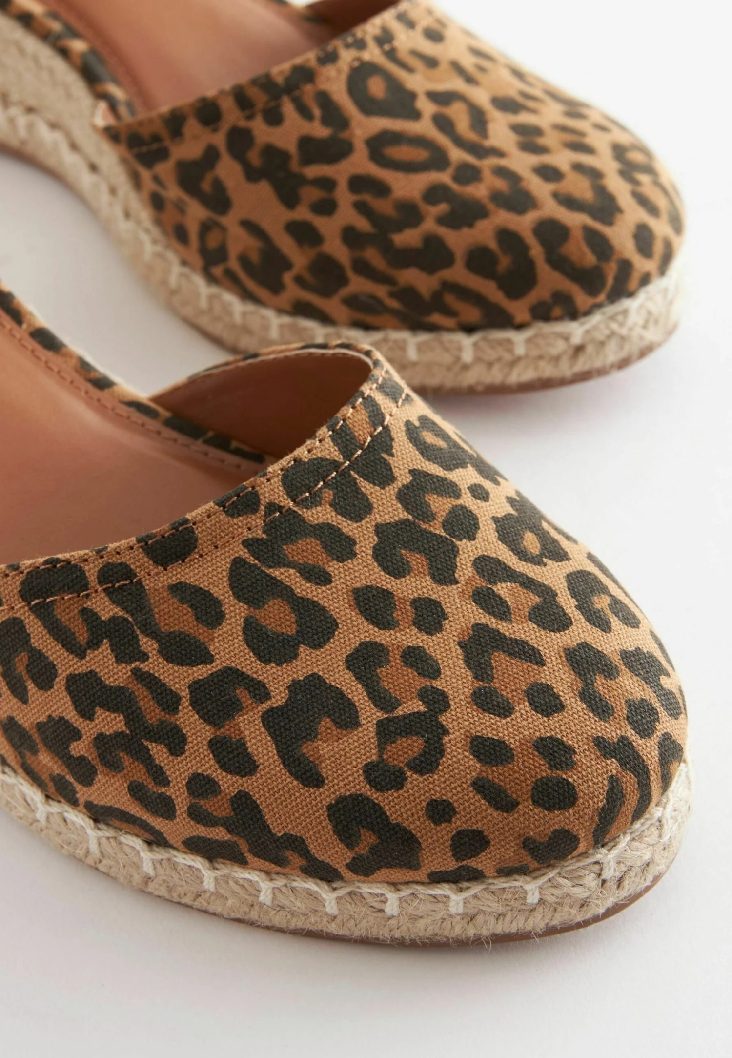 Next Forever Comfort Closed Toe Regular/Wide Fit - Escarpins Compensés - Animal Print 10 Next Forever Comfort Closed Toe Regular/Wide Fit - Escarpins Compensés - Animal Print – Image 8