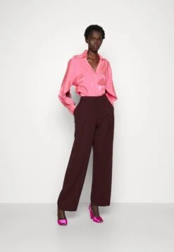 Victoria Beckham Front Pleat Trousers - Pantalon Classique - Rosewood 14 Victoria Beckham Front Pleat Trousers - Pantalon Classique - Rosewood -Next Soldes c30fbdaef1324c428d272e328f26ba11