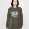 BDG Urban Outfitters Grow Skate Tee - T-Shirt À Manches Longues - Charcoal 1 BDG Urban Outfitters Grow Skate Tee - T-Shirt À Manches Longues - Charcoal -Next Soldes c343788fed9d46e49612ad613c58a2e7
