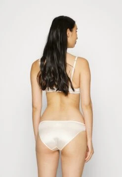 ESPRIT Solid The Timeless Fit Sexy Padded Bra - Soutien-Gorge À Armatures - Sand 9 ESPRIT Solid The Timeless Fit Sexy Padded Bra - Soutien-Gorge À Armatures - Sand -Next Soldes c56fd925a2b449d29c5065cd22d23486