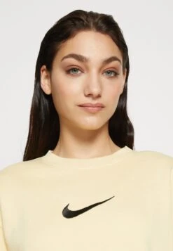 Nike Sportswear Crew - Sweatshirt - Pale Vanilla/Black 11 Nike Sportswear Crew - Sweatshirt - Pale Vanilla/Black -Next Soldes c80927076e894edb85e03073cc412e17