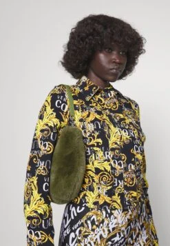 Versace Jeans Couture Bull Gallone Logo - Veste En Jean - Black/Gold 11 Versace Jeans Couture Bull Gallone Logo - Veste En Jean - Black/Gold -Next Soldes c8bff3794a0345d38e318d40522bb0c2