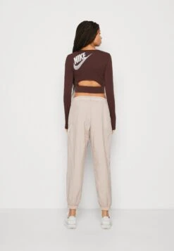 Nike Sportswear Crop - T-Shirt À Manches Longues - Earth -Next Soldes cb1eed22d6374c588e520e43aca86b26