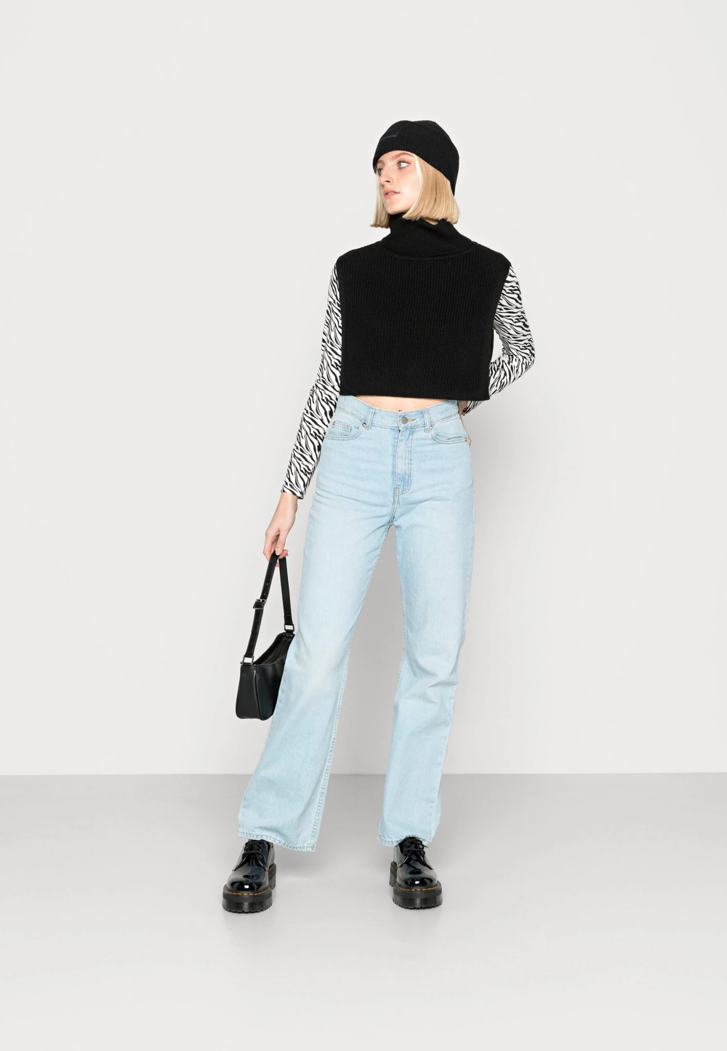 Even&Odd Cape - Black 4 Even&Odd Cape - Black – Image 2