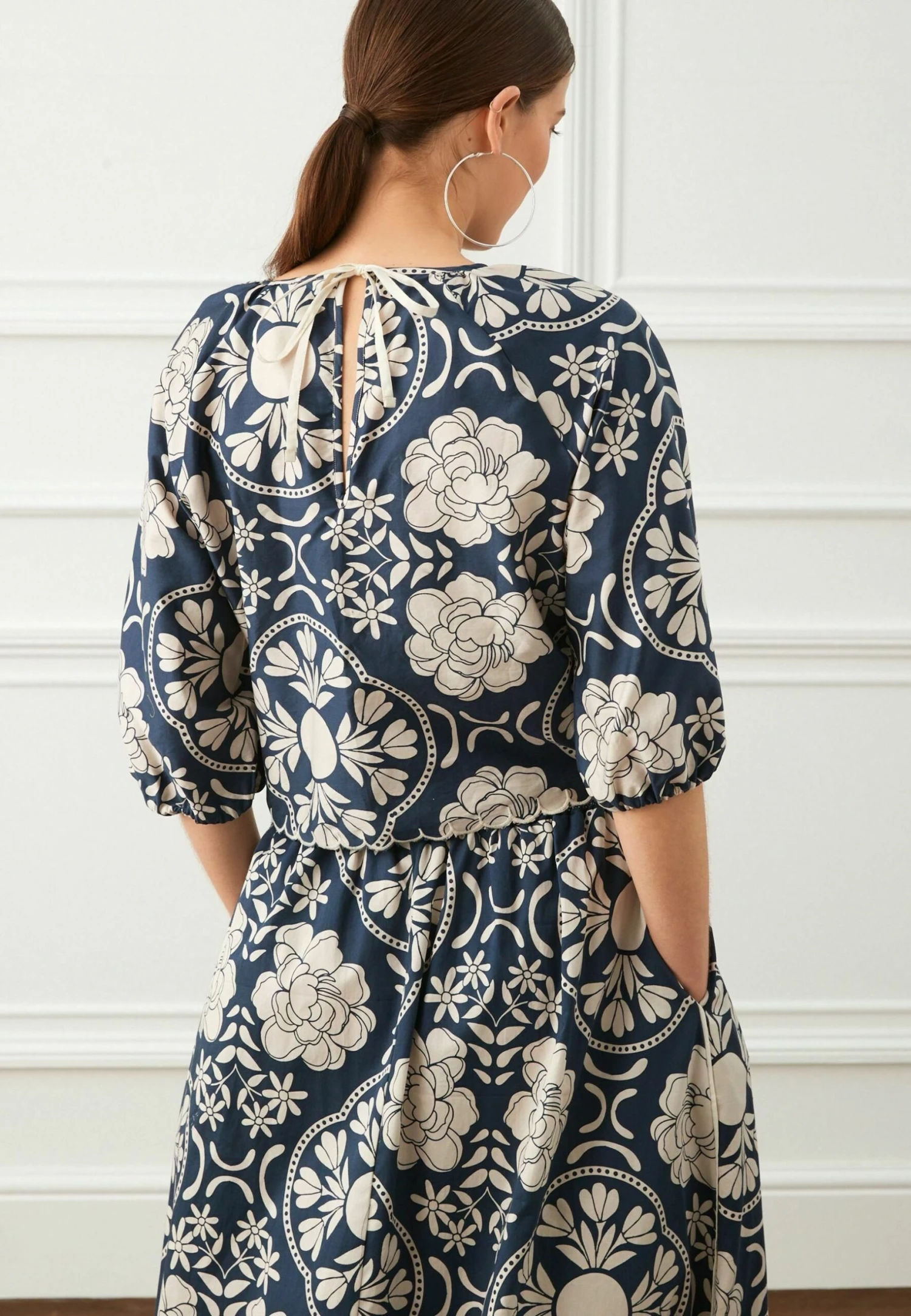 Next Scallop Hem Crew Neck Short Sleeve Standard - T-Shirt À Manches Longues - Navy Blue Floral 4 Next Scallop Hem Crew Neck Short Sleeve Standard - T-Shirt À Manches Longues - Navy Blue Floral – Image 2