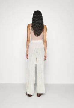 Holzweiler Thiril Trousers - Pantalon Classique - White 12 Holzweiler Thiril Trousers - Pantalon Classique - White -Next Soldes ceabe9a6447c40b9bfc9361acaa4fa37