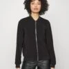 Vero Moda Tall Blouson Bomber - Black 2 Vero Moda Tall Blouson Bomber - Black -Next Soldes d00b100ed2af4d99b7f7de749a1b2515