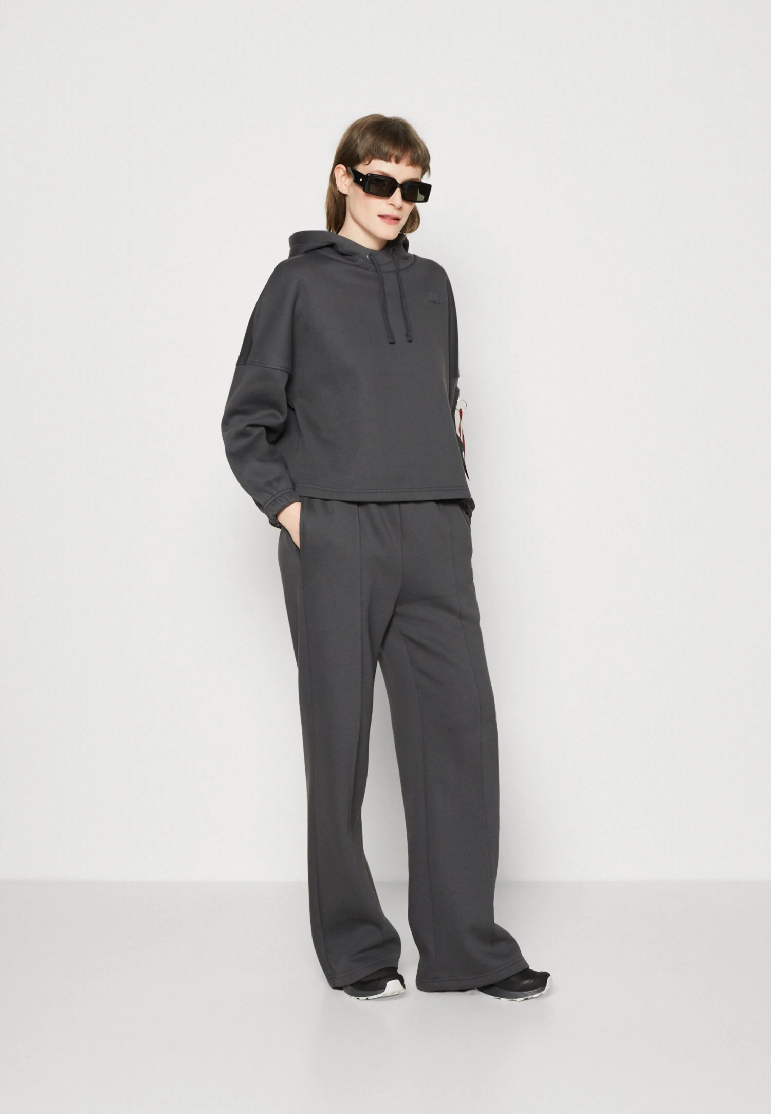 Alpha Industries X-Fit Label Wide - Pantalon De Survêtement - Vintage Grey 4 Alpha Industries X-Fit Label Wide - Pantalon De Survêtement - Vintage Grey – Image 2