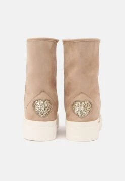 LOVE MOSCHINO Mit Glitzer-Details - Bottes De Neige - Braun 11 LOVE MOSCHINO Mit Glitzer-Details - Bottes De Neige - Braun -Next Soldes d3f5ff0b3c3f4738a41eebfcef07c99b