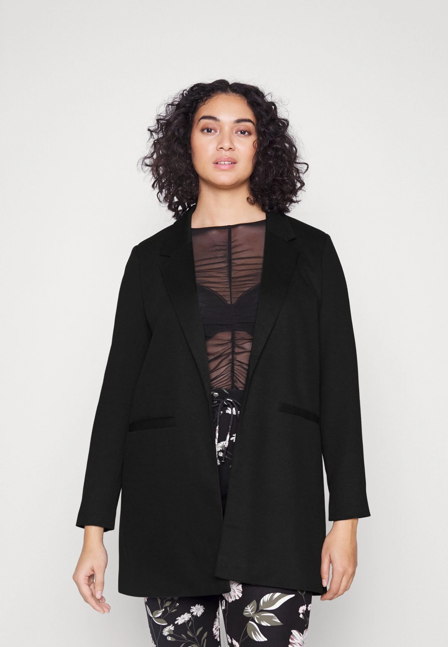 Vero Moda Curve Verina Ls Noos - Manteau Court - Black 3 Vero Moda Curve Verina Ls Noos - Manteau Court - Black