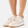 Nike Sportswear Wmns Air Force Rec - Baskets Basses - Sanddrift/Coconut Milk/White/Wolf Grey/Light Brown 1 Nike Sportswear Wmns Air Force Rec - Baskets Basses - Sanddrift/Coconut Milk/White/Wolf Grey/Light Brown -Next Soldes d7073c09d4cb4945bea1571763513cb0