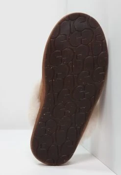 Ugg Scuffette Ii - Chaussons - Chestnut 12 Ugg Scuffette Ii - Chaussons - Chestnut -Next Soldes d8bc15af863a4444859ea53405107250