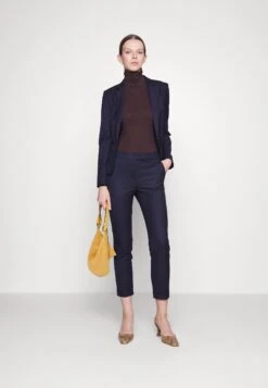 MAX & Co. Monopoli - Pantalon Classique - Navy Blue Pattern 8 MAX & Co. Monopoli - Pantalon Classique - Navy Blue Pattern -Next Soldes dac6af56f76d4050867107373a9606e1