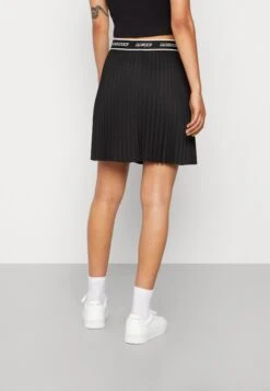 Lacoste Jupe Plissée - Black 10 Lacoste Jupe Plissée - Black -Next Soldes db9768a783c14b81bc2ea161a1b7e6c4