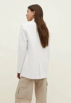 Stradivarius Mit Knopf - Manteau Court - Off White -Next Soldes dd72a3bfbeea46b18ab5efacb141c354