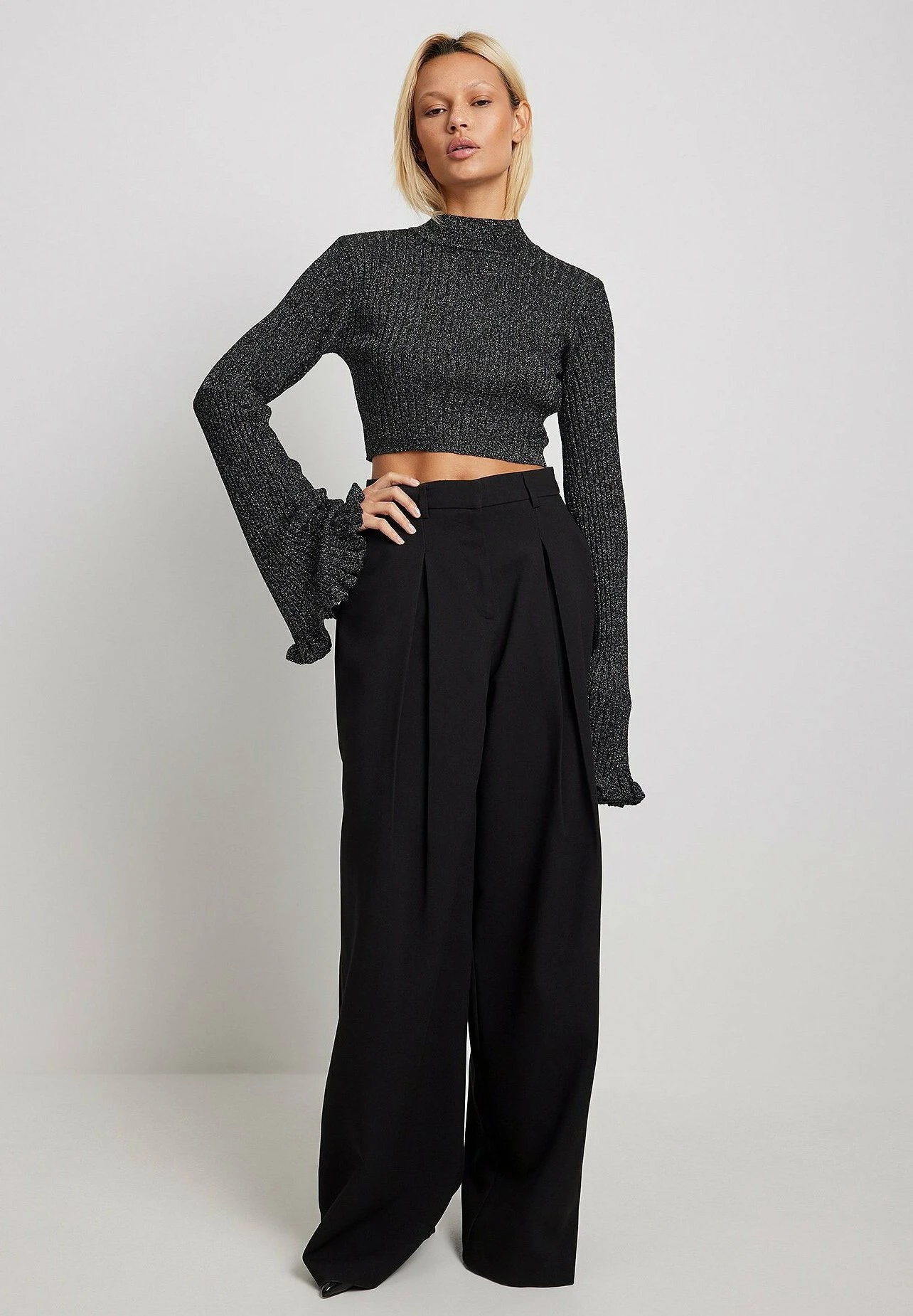 NA-KD Crop - Pullover - Black 3 NA-KD Crop - Pullover - Black