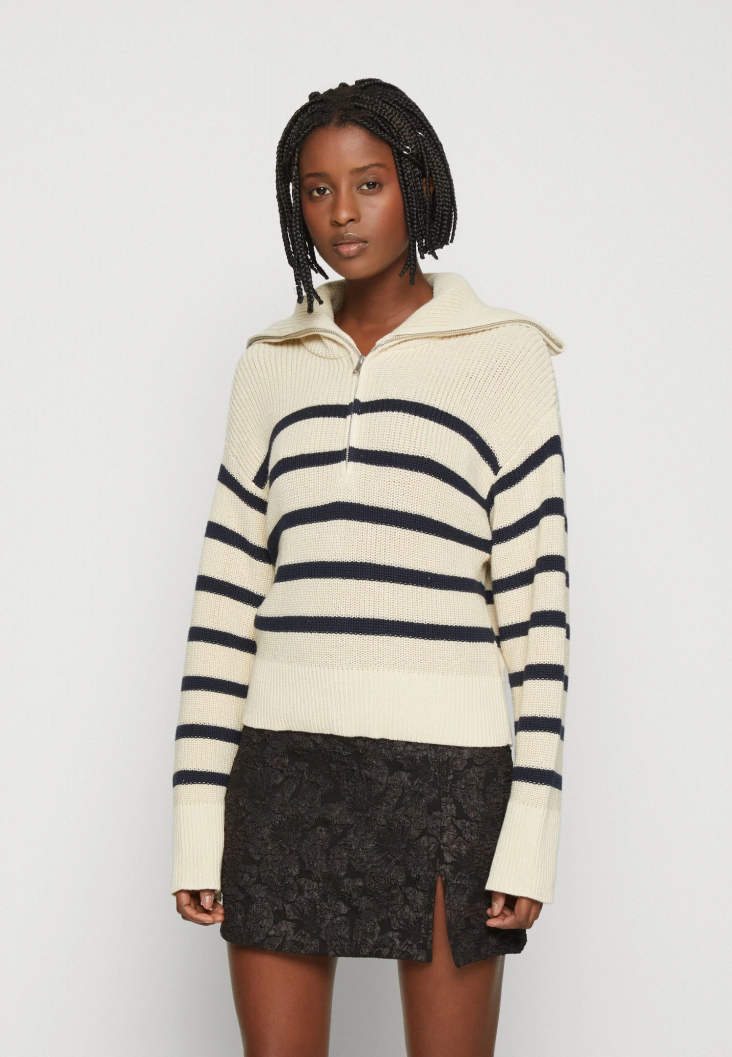 Monki Pullover - Navy/Light Beige 3 Monki Pullover - Navy/Light Beige