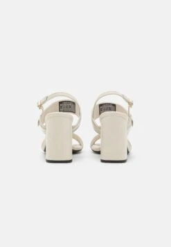 Calvin Klein Sandales À Talons Hauts - Marshmallow 11 Calvin Klein Sandales À Talons Hauts - Marshmallow -Next Soldes e2780be2dad84a59a0fc9fef1c2ced0e
