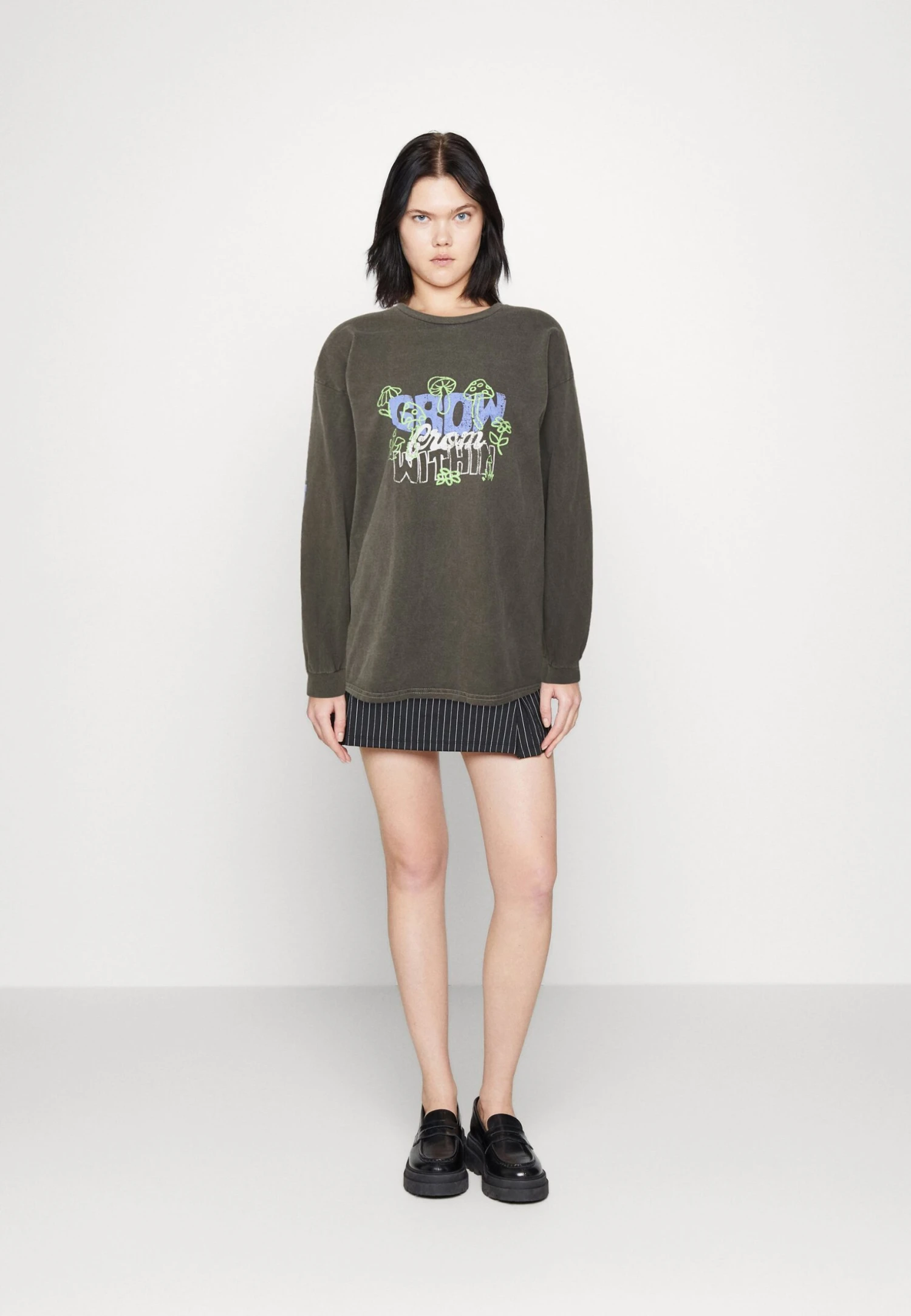 BDG Urban Outfitters Grow Skate Tee - T-Shirt À Manches Longues - Charcoal 4 BDG Urban Outfitters Grow Skate Tee - T-Shirt À Manches Longues - Charcoal – Image 2